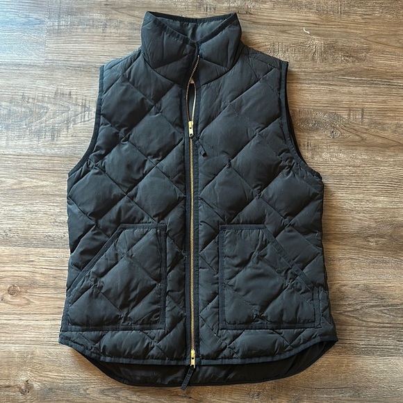 EUC Women’s J. Crew Puffer Vest - Black - Size Small - Picture 1 of 3